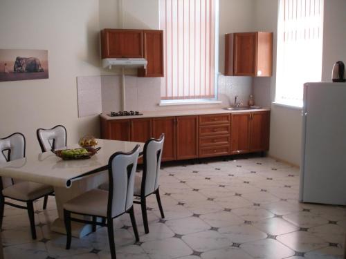 Chernovtsy Apartment | Top-Rated Chernivtsi Apartments with Pool & Breakfast Included