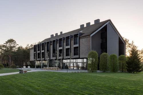 Volyn Oblast Hotel | Discover Cherot: Oceanfront Retreat with Hot Tub & Beach