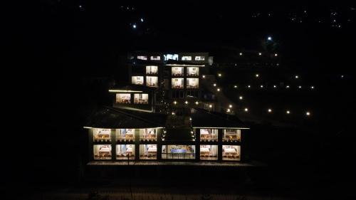 Kodaikanal House | Cozy Cherry Blossom Homestay: Family-Friendly Retreat