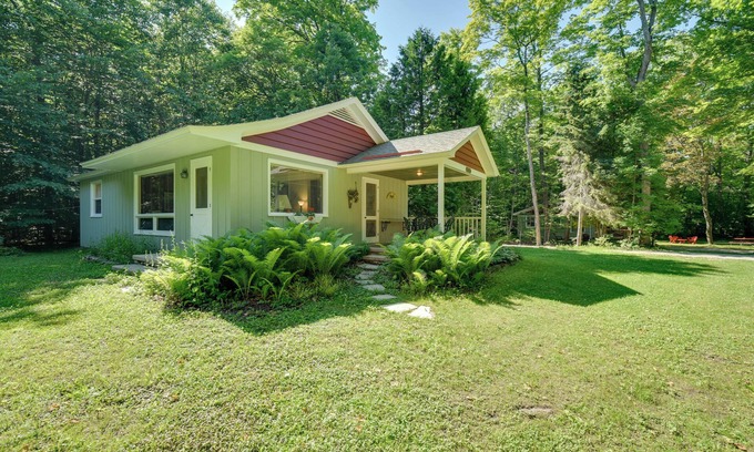 Fish Creek Cottage | Cherry Cottage - Steps to Peninsula State Park & Spa Access!