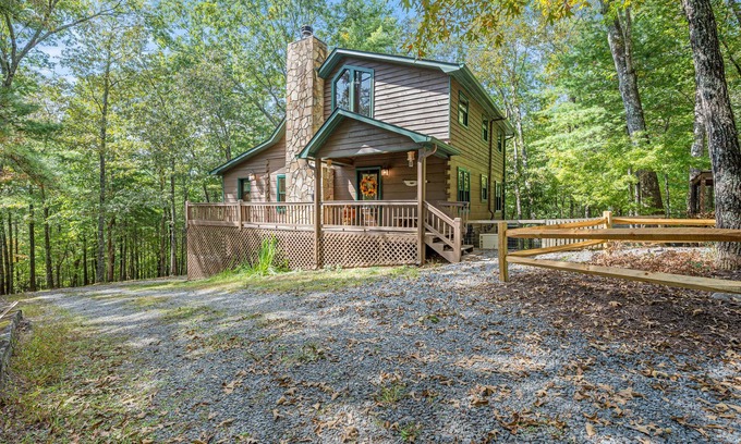Cherry Log Cabin | Discover Cherry Goose Lodge: Pool, Spa & Family Amenities