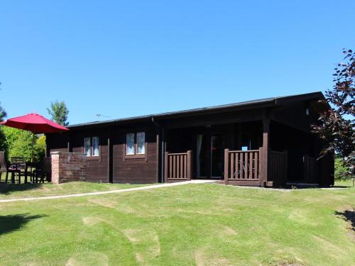 Bodmin House | Family-Friendly Getaway at Cherry Lodge - 4-Star Comfort