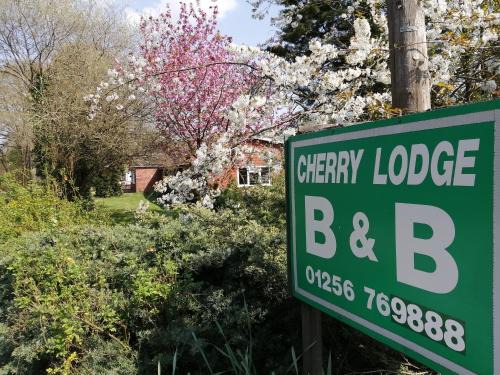 Hook House | Accessible Comfort at Cherry Lodge: Rated 8/10 by Guests