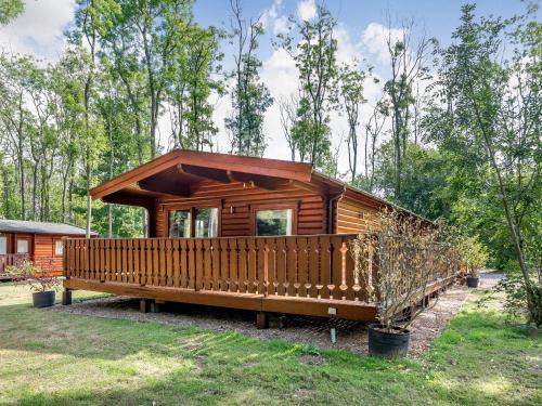 Kenwick House | Guest Rated 10/10: Cherry Lodge - Family-Friendly Retreat