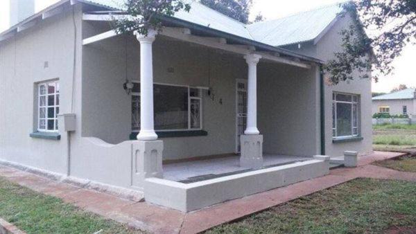 Potchefstroom Apartment | Ideal Central Retreat for Groups with Family-Friendly Amenities