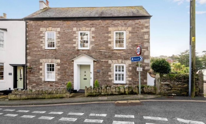Mevagissey House | Oceanfront Stay at Cherry Orchard House by Interhome