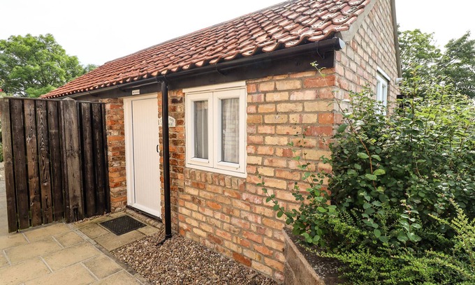 Louth Cottage | Pet-Friendly Cherry Pips with Garden in Saltfleetby