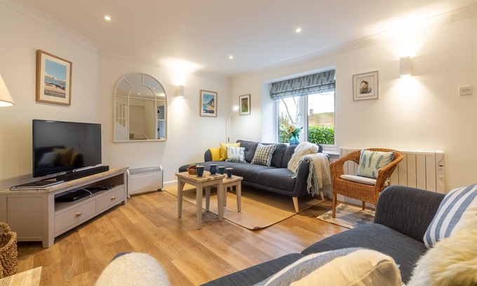 Great Bircham House | Pet-Friendly Cherry Tree Cottage with Ocean View in Norfolk