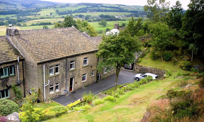 Barkisland Cottage | Pet-Friendly Cherry Tree Cottage in Beautiful Ripponden