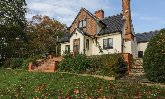 Norwich Cottage | Pet-Friendly Cherry Tree Cottage with Garden in Norwich
