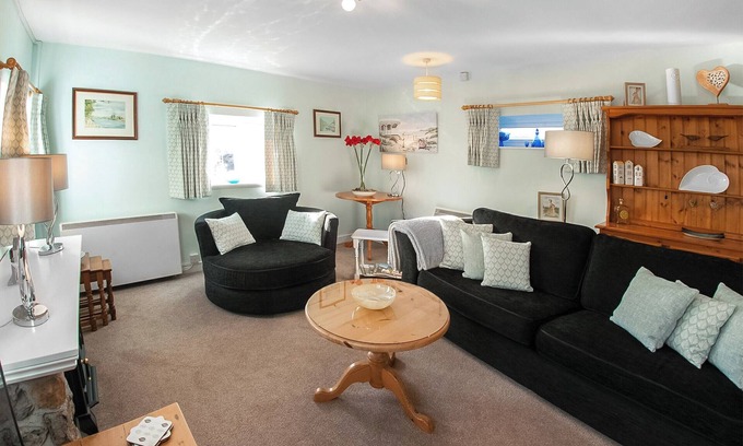 Cheddar Cottage | Discover Serenity at Our Oceanfront Cottage with WiFi