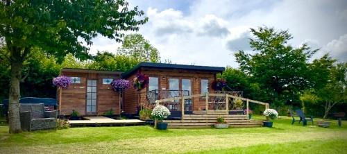 West Buckland Other | Inviting Cherry Tree Glamping Lodge with Hot Tub & 9.8 Rating