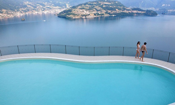 Parzanica Apartment | Cherubino 2 - Three-room apartment with pool and lake view