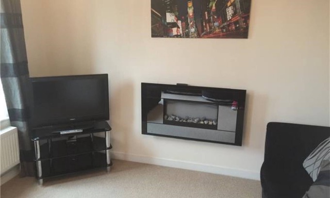 Newcastle-Under-Lyme House | Chervil View: Cozy Double Bedroom with Shared Facilities