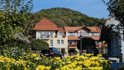 Shaian Cabin | Chervona Ruta: Guest Rated 10/10 with Pool & Breakfast