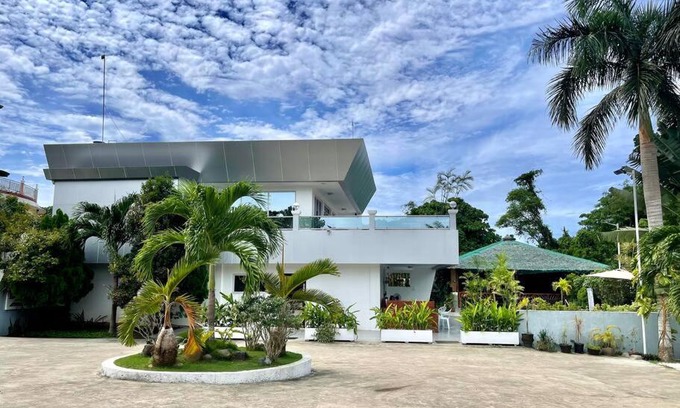 Puerto Princesa City Centre House | Cheryl's Place: 4-Star Oceanfront Retreat in Palawan