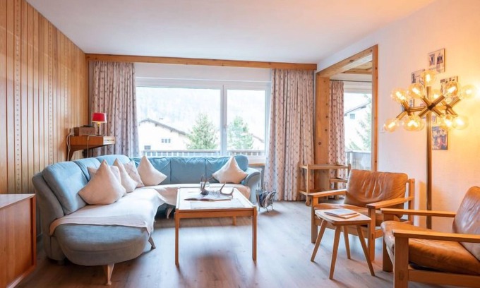 Zuoz Apartment | Relaxing Retreat at Chesa Clüs 6 with Lake Views & Spa