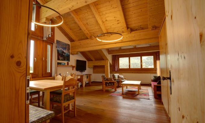 Silvaplana Apartment | Pet-Friendly 4-Star Chesa Munteratsch with High Guest Ratings