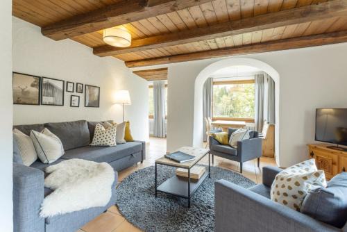 La Punt-Chamues-ch Apartment | Family-Friendly Retreat at Chesa-strimer - Veranda