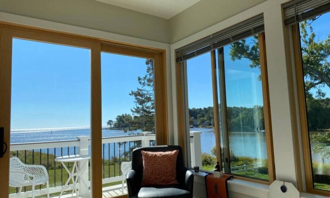 Cape Anne House | Exciting Chesapeake Paradise Waterfront Home with Kayaks