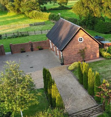 Middlewich Apartment | Discover Cheshire Retreat: 4-Star Family-Friendly Haven