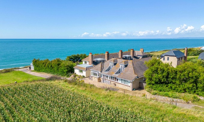 Littlebredy Apartment | Ideal Family Retreat by the Sea at The Old Coastguards