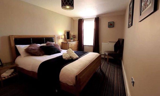 Chester Apartment | Relaxing Chester Apartments with Spa and Hot Tub Access
