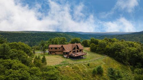Hillsdale House | Chester by AvantStay: Secluded Retreat with Scenic Views