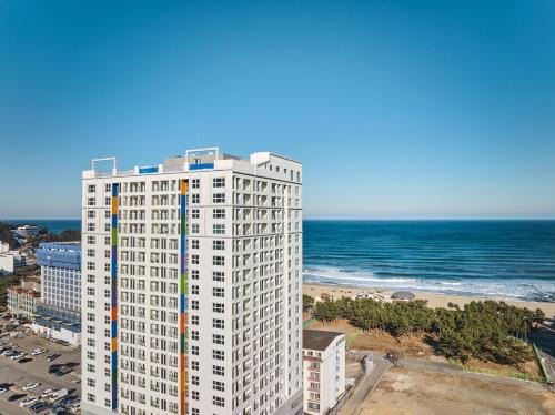 Yangyang Hotel | Experience Oceanfront Comfort at Le Bleu Naksan by Chestertons