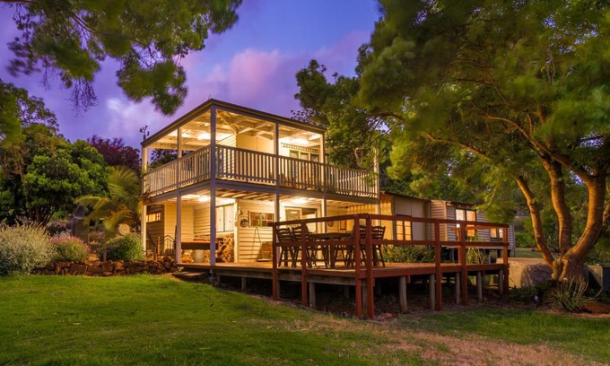 Carlotta House | Family-Friendly Retreat at Chestnut Brae Cottage
