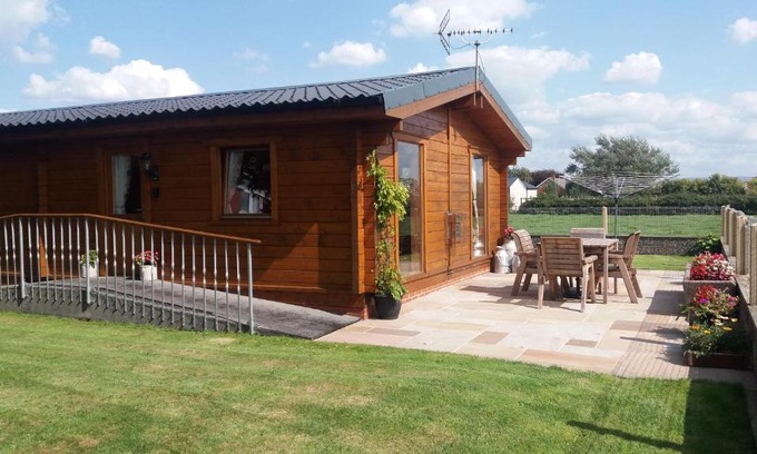 Pilling House | Chestnut Lodge: 4-Star Getaway with Family-Friendly Amenities