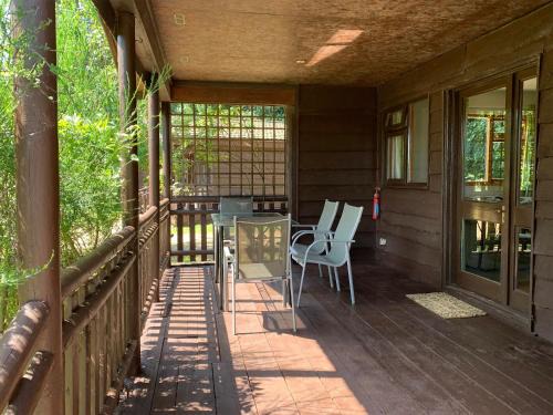Bromham House | Family-Friendly Chestnut Lodge with Pet Amenities