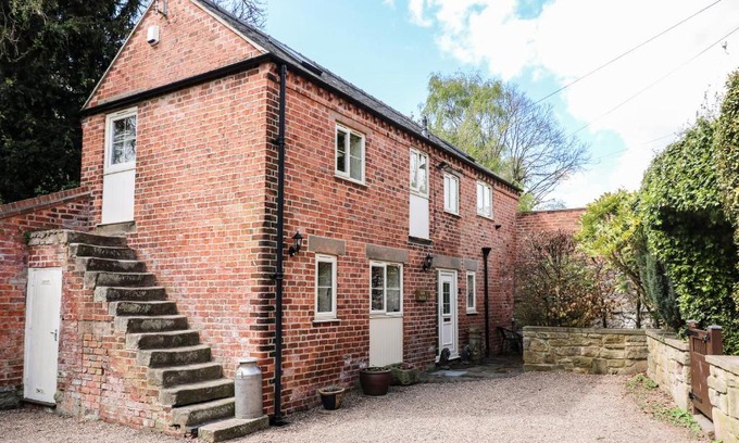 Duffield House | Pet-Friendly Chestnuts Barn: Rated 9.5/10 for Families