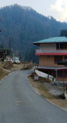 Banjar House | Pet-Friendly Retreat at Chetan Home Stay II Flachan Darshan