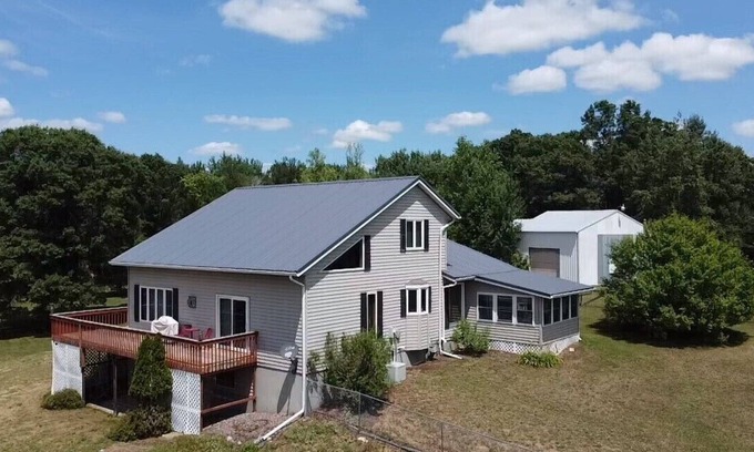 New Auburn House | Chetek Country Home: Family-Friendly Retreat with Kitchen