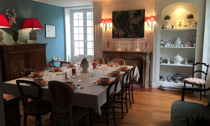 Cour-Cheverny House | Inviting Cheverny: Family-Friendly Retreat with Pool & Garden