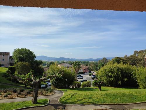 Les Restanques Apartment | Relax at Chez Adriana Studio Near the Beach with Pool