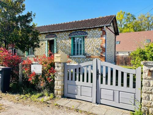 La Ferte-Saint-Aubin House | Discover Chez Arthur: Pet and Child Friendly Retreat