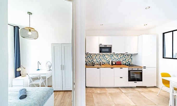 Gerland Apartment | Cozy Stay at Chez Baptiste - Ideal for Families & Kitchen Use