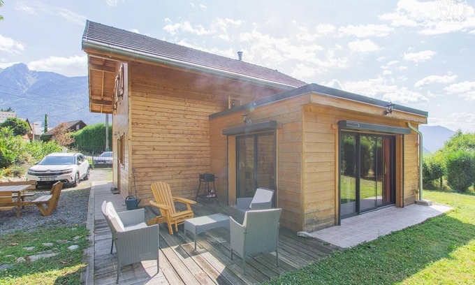 Saint-Remy-de-Maurienne House | Pet Friendly Retreat at Chez Cathy in Saint Remy DE Maurienne