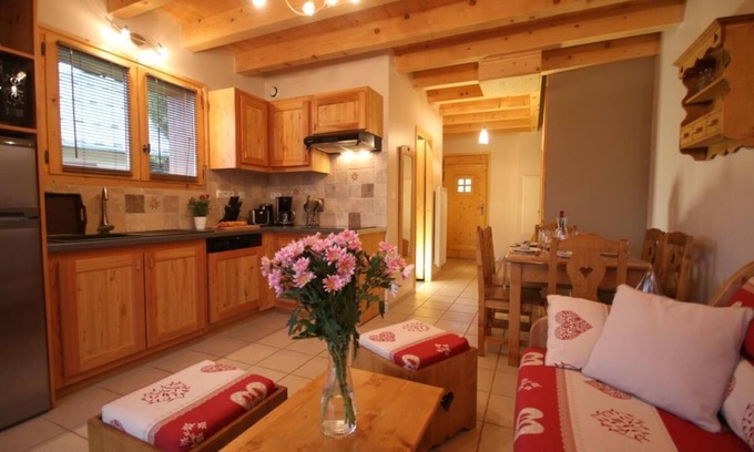 Albiez-Montrond House | Cozy Stay at Chez Charles in Albiez Montrond