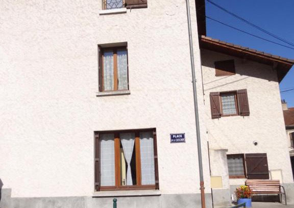 Le Gua Apartment | Discover Chez Dodette: Family-Friendly Retreat Near Villard
