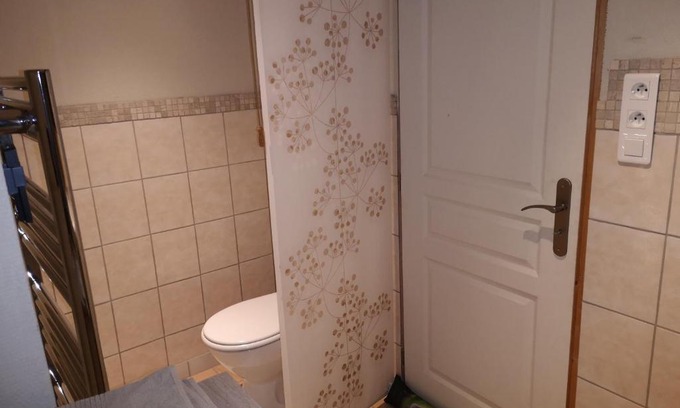 Habere-Poche Apartment | Family-Friendly Stay at Chez Franck et Vero - Rated 8/10