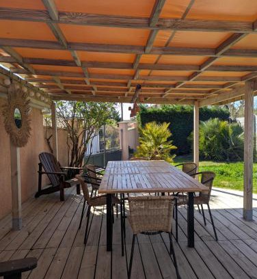 Soulac-sur-Mer House | Invite Comfort at Chez Isa et JP with Oceanfront Views