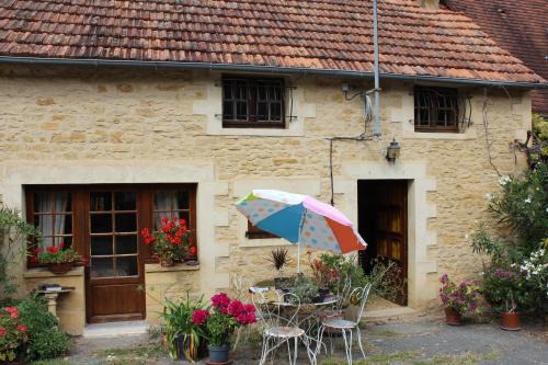 Marcillac-Saint-Quentin House | Cozy Chez Jeannette: Family-Friendly & Accessible Stay