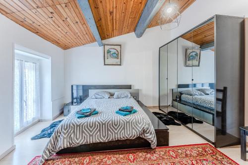 Saint-Seurin-de-Cadourne House | Inviting Stay at Chez Lea: Pet & Child-Friendly Retreat