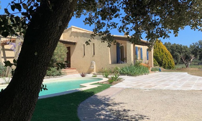 Domazan House | Chez Lydia: Family-Friendly with Pool & Vineyard Views