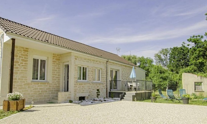Troyes Apartment | Top-Rated Chez Mélanie in Troyes with Spa & Pet-Friendly Options