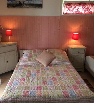 Les Avirons Bed & Breakfast | Top-Rated Stay at Chez Mamie with Hot Tub & Kitchen Access