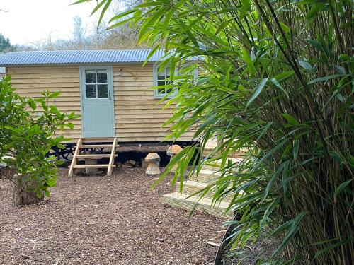 Holt House | Elegant Chez Maurice Shepherds Hut with Hot Tub Awaits